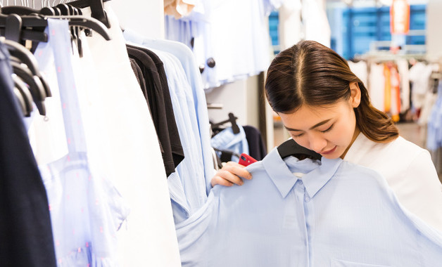 女性赚钱开服装店